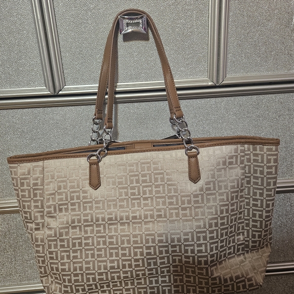 Elegant Beige Tote Bag - Picture 2 of 5